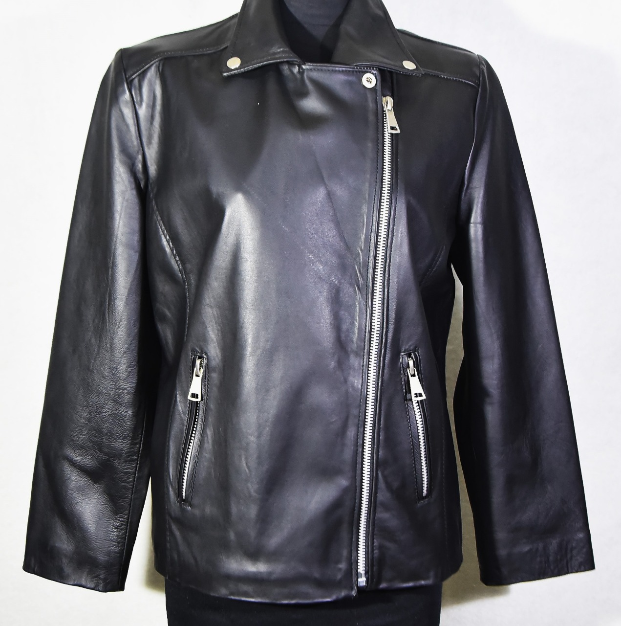 Women's leather product reference W-04